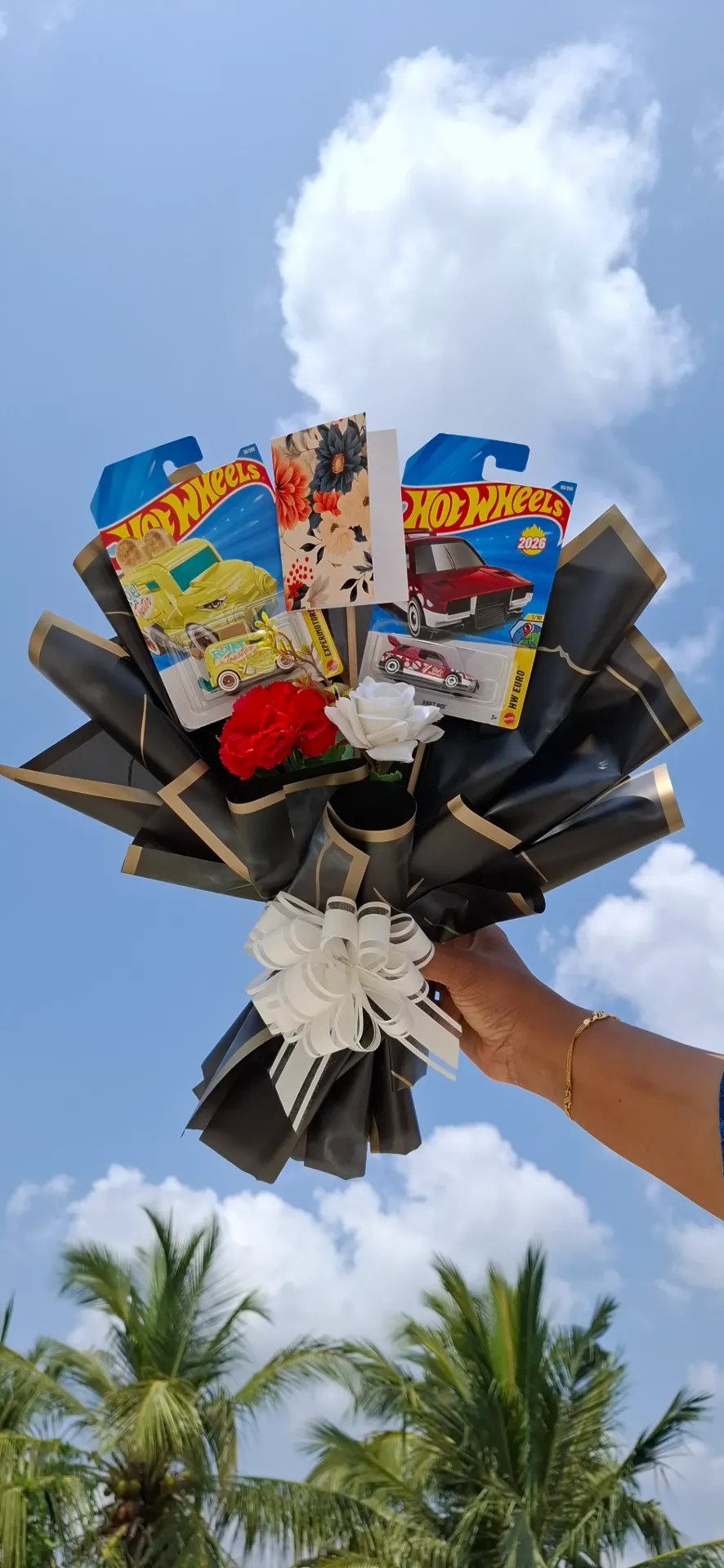 Hotwheels Bouquet – Unique Hot Wheels Flower Bouquet Gift for Him Toys for Kids | Random Hot Wheels Car Collection 1:64 (2026 Edition) (5Hotwheel)